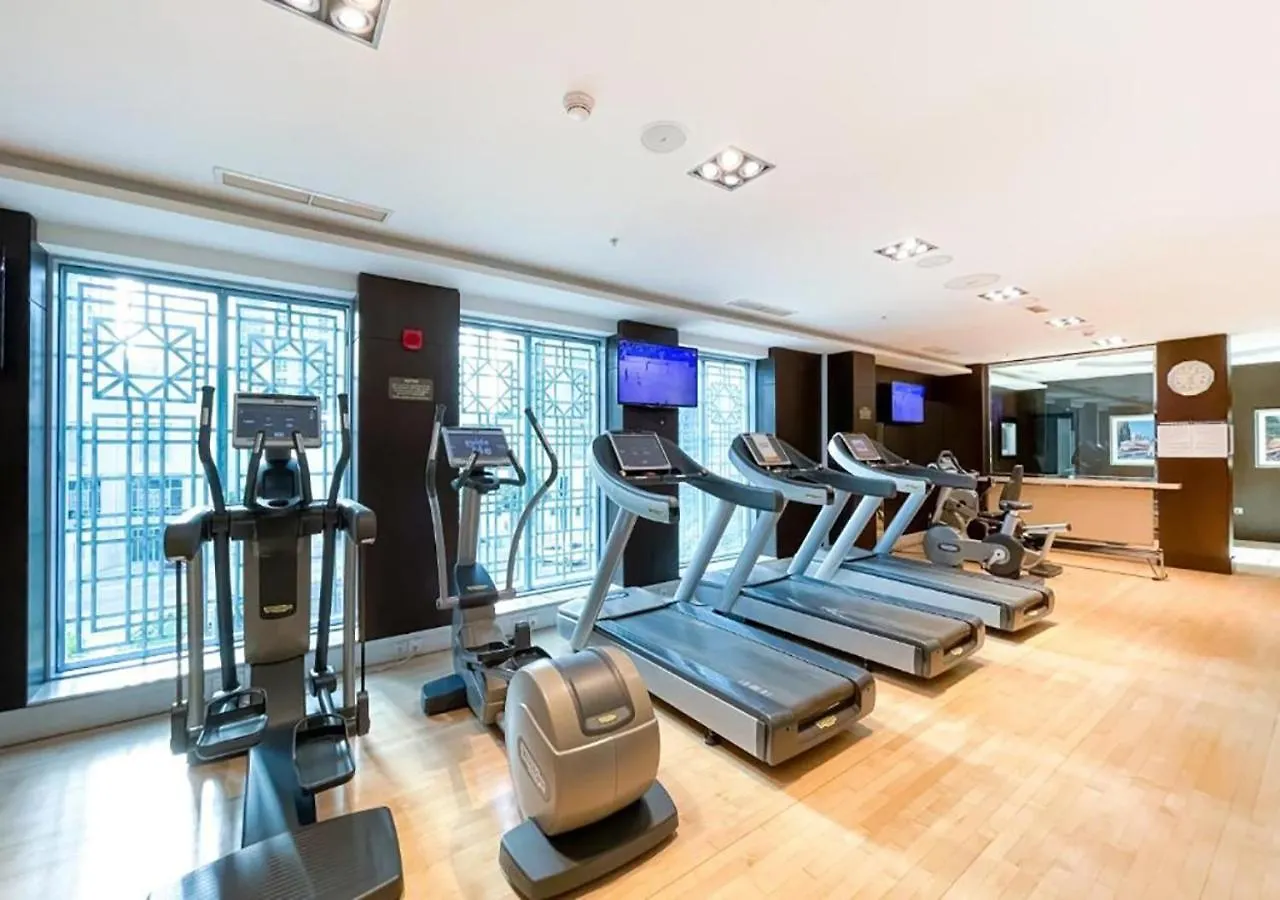 Luxurious Studio With Stunning Burj Khalifa, Pool & Lake Views Steps From Dubai Mall United Arab Emirates