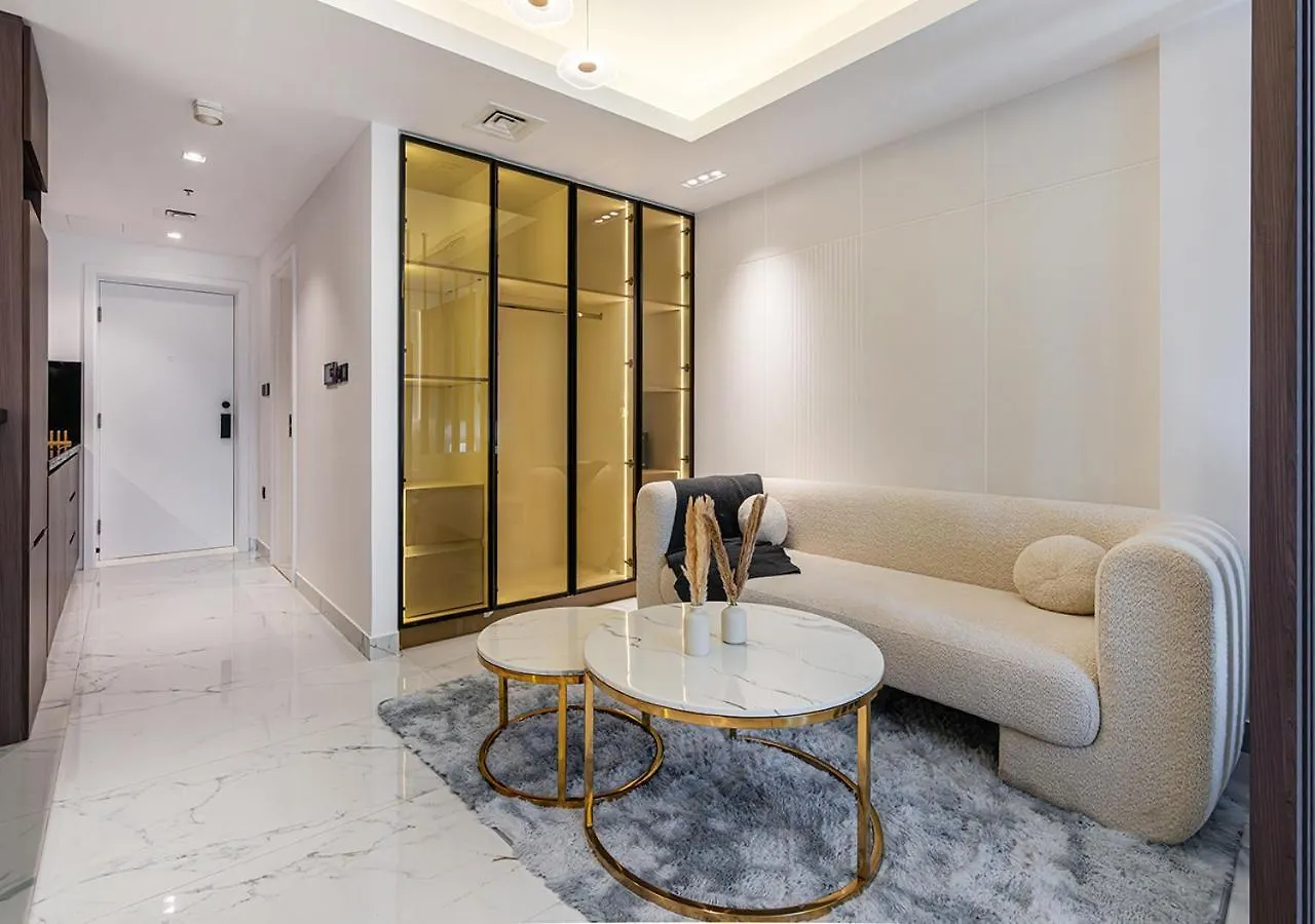 Luxurious Studio With Stunning Burj Khalifa, Pool & Lake Views Steps From Dubai Mall Apartment