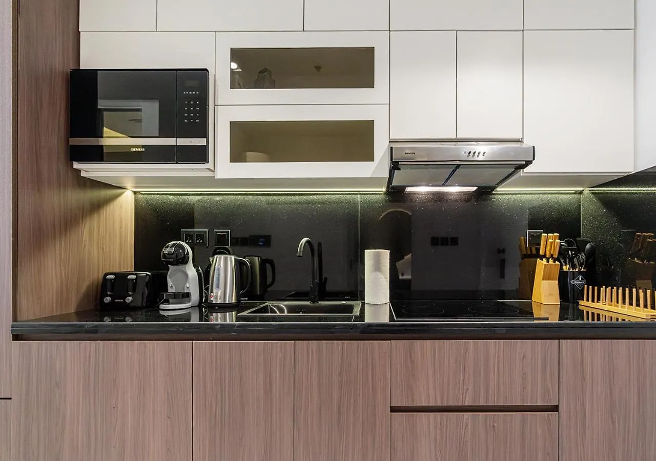 Luxurious Studio With Stunning Burj Khalifa, Pool & Lake Views Steps From Dubai Mall Apartment