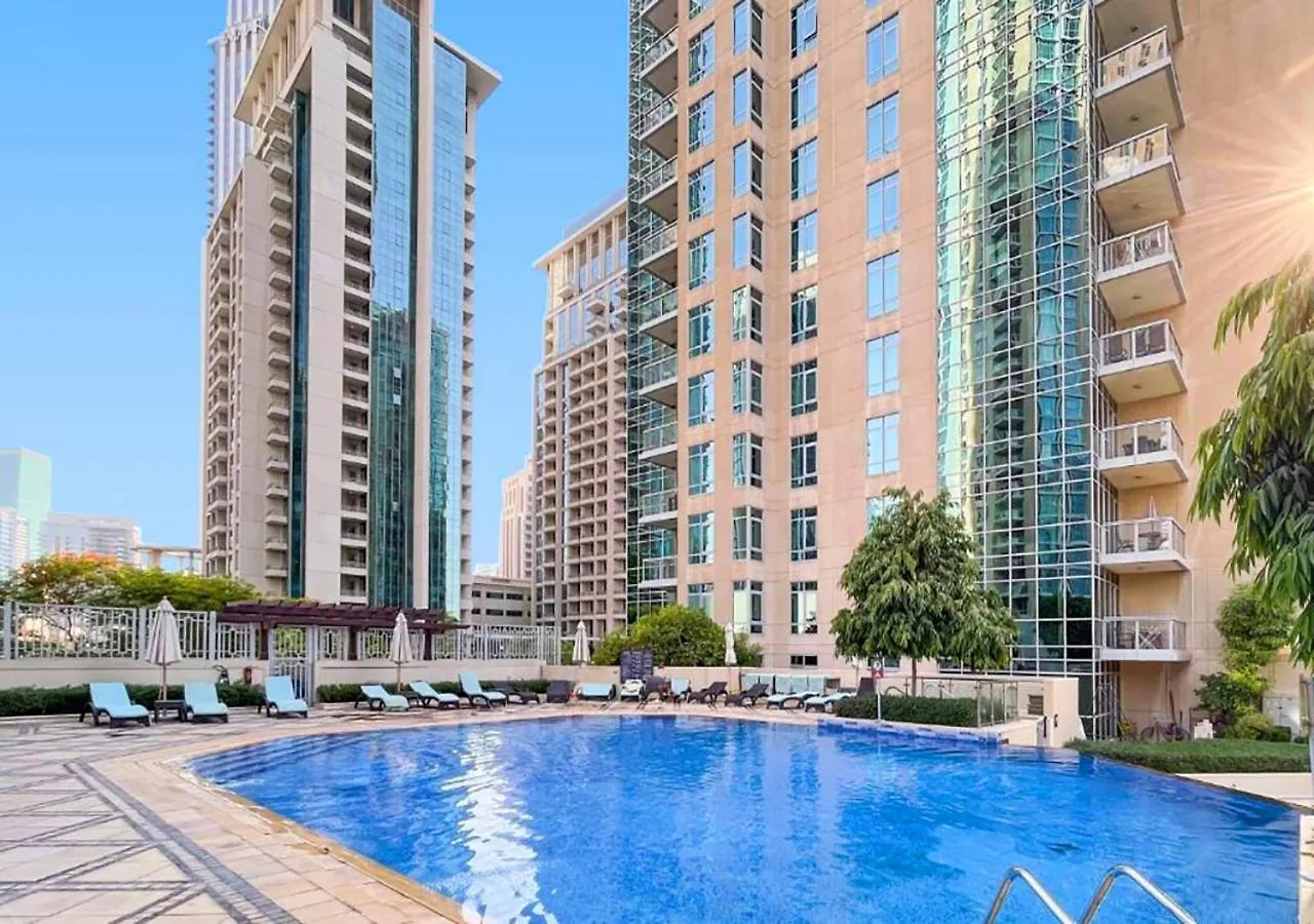 Lägenhet Luxurious Studio With Stunning Burj Khalifa, Pool & Lake Views Steps From Dubai Mall