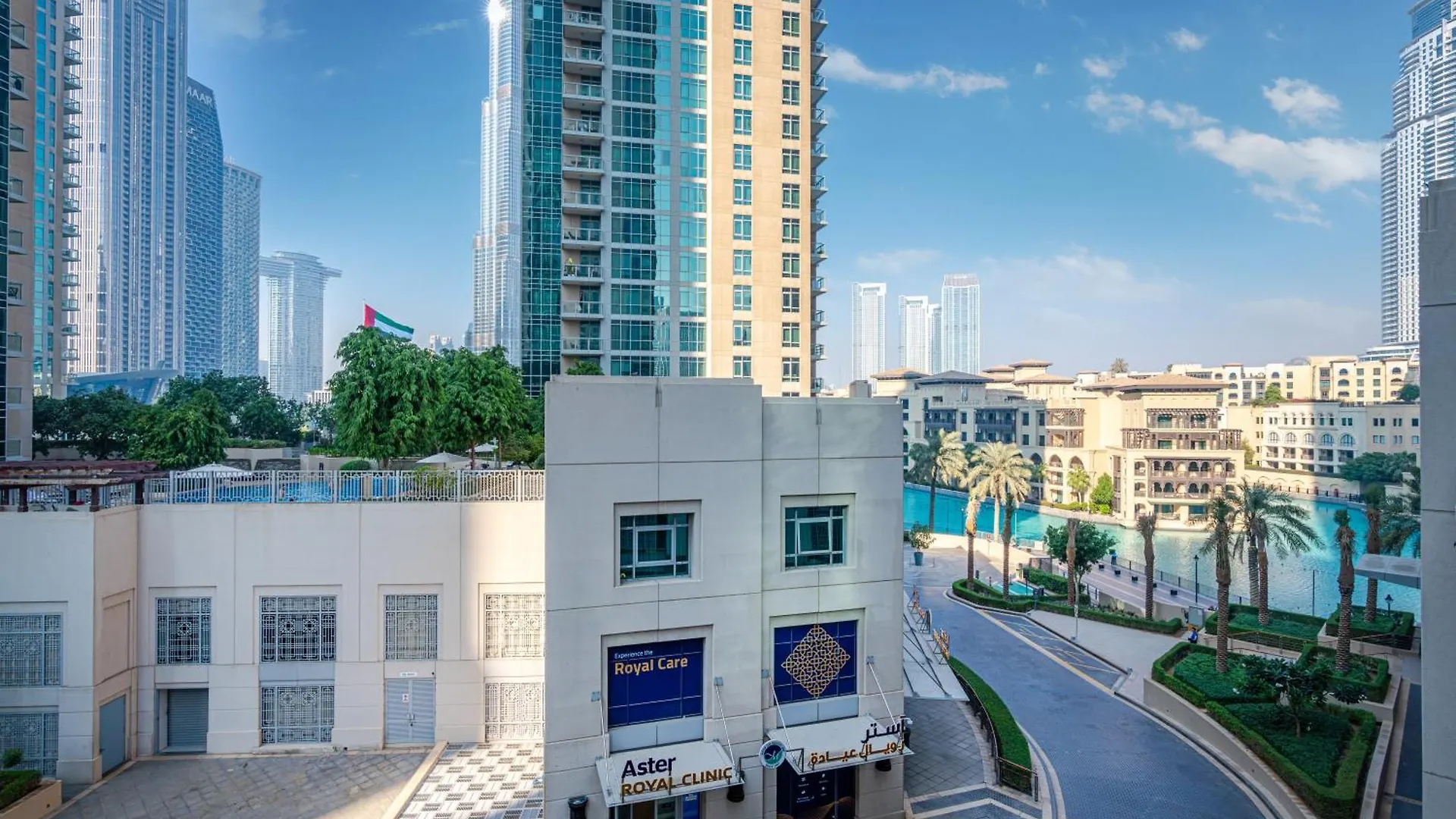 Lägenhet Luxurious Studio With Stunning Burj Khalifa, Pool & Lake Views Steps From Dubai Mall